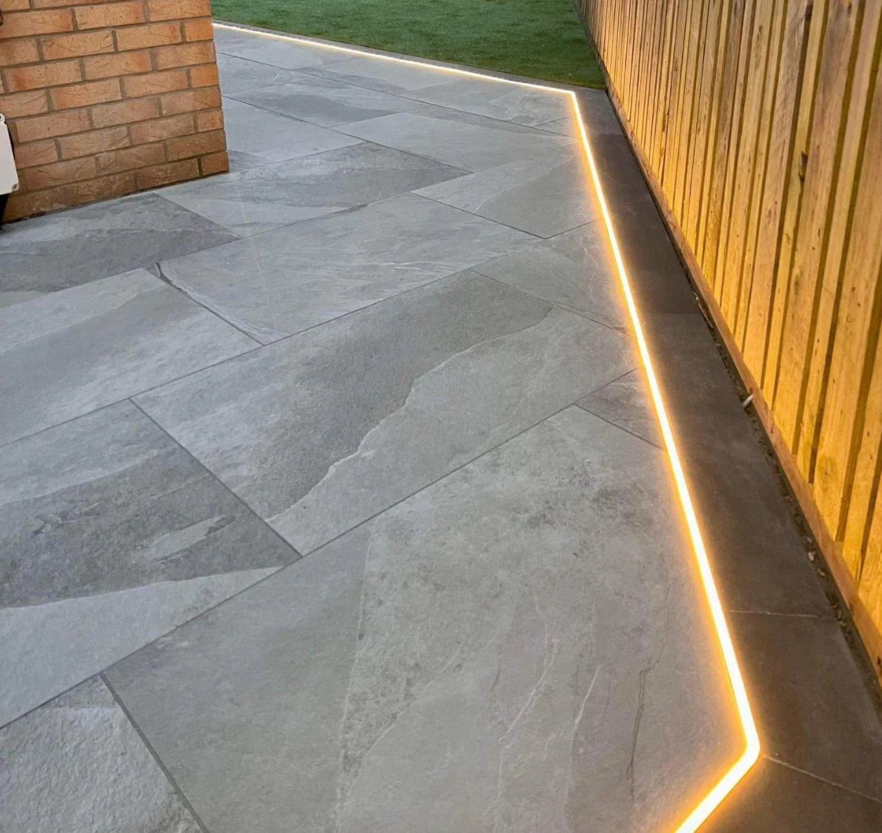 Extra Long Warm White Neon Flex 48V 10x20mm IP68 Waterproof 50m - House of LEDS